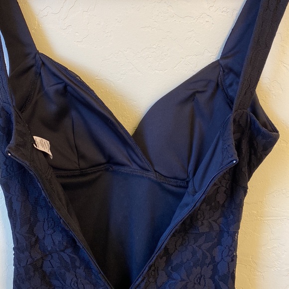 Little Lace Black Dress - Picture 5 of 7